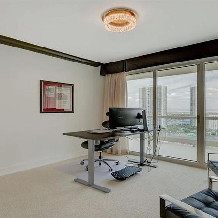 Stunning Four Bedroom Fully Professionally Remodeled Apartment Las Vegas Esterno foto