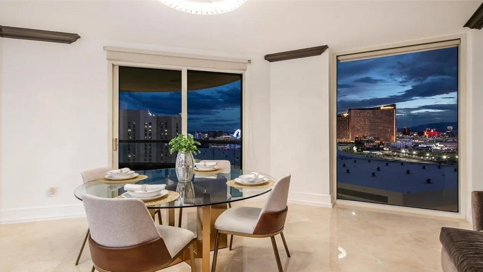 Stunning Four Bedroom Fully Professionally Remodeled Apartment Las Vegas Esterno foto