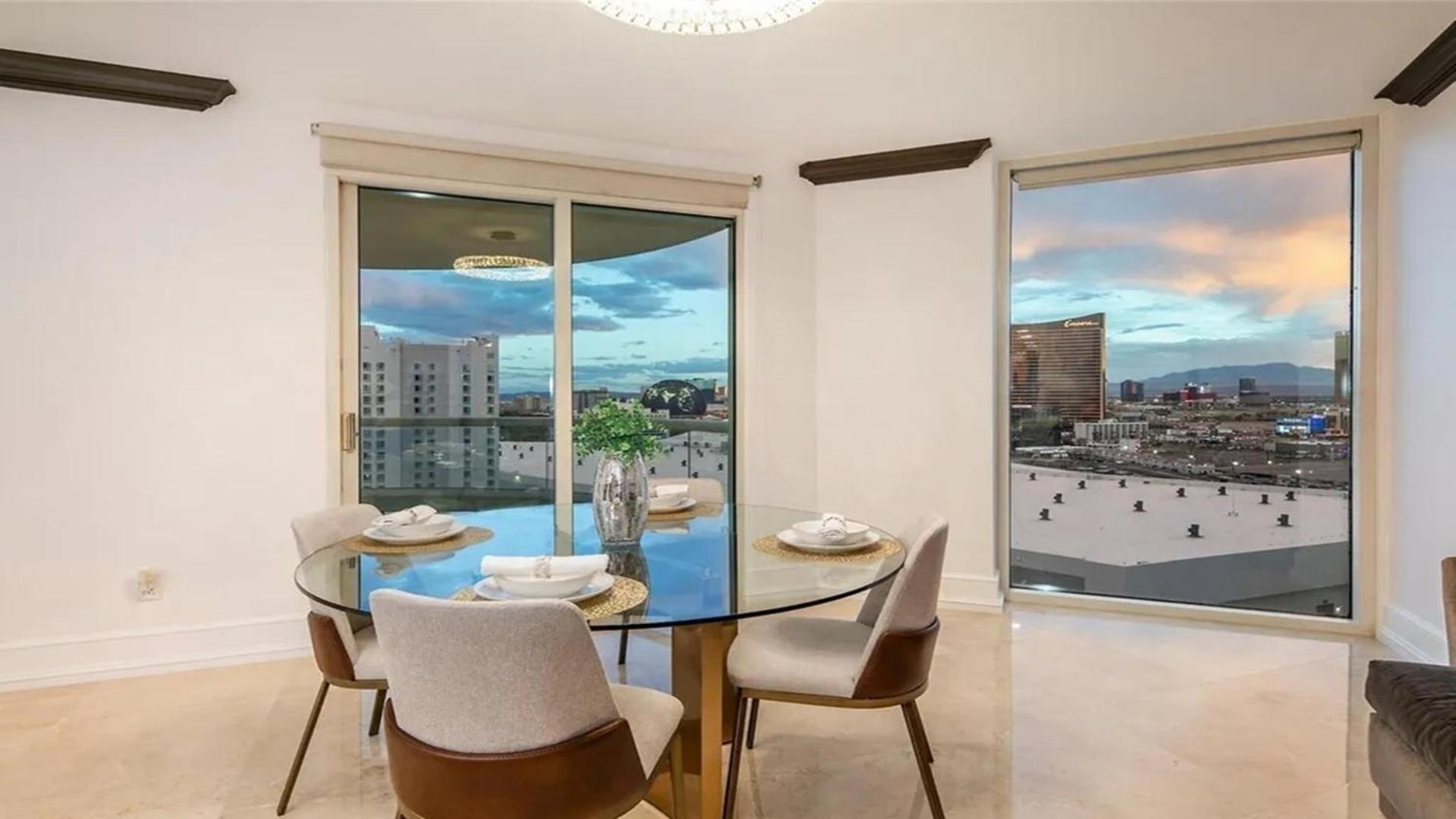Stunning Four Bedroom Fully Professionally Remodeled Apartment Las Vegas Esterno foto