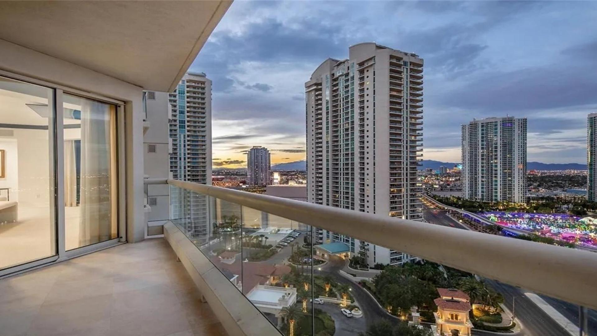 Stunning Four Bedroom Fully Professionally Remodeled Apartment Las Vegas Esterno foto