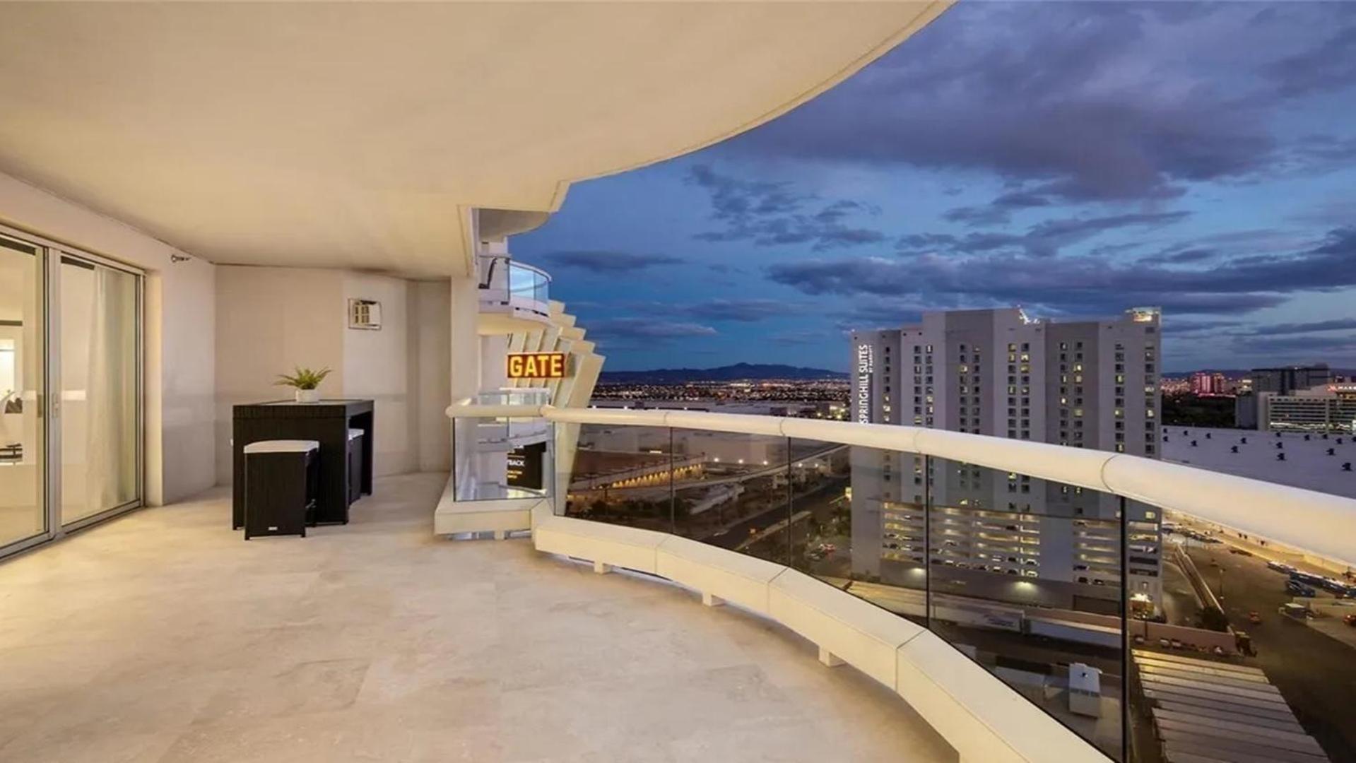 Stunning Four Bedroom Fully Professionally Remodeled Apartment Las Vegas Esterno foto
